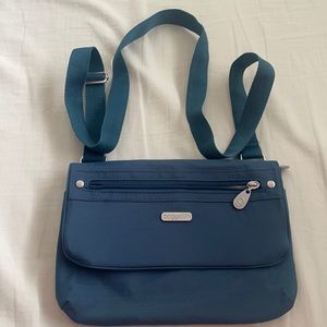 Baggallini crossbody bag